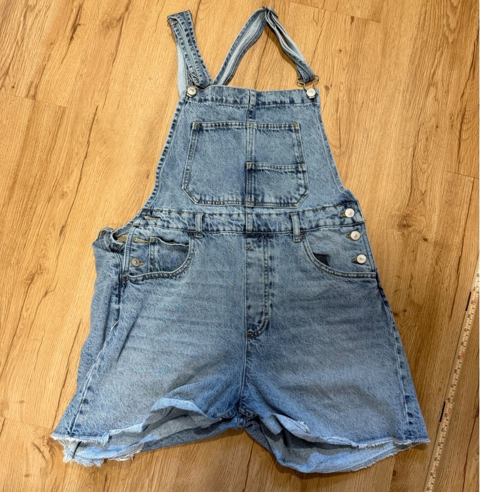 Free People We The Free FP Ziggy Light Wash Denim Overalls Short Womens Large